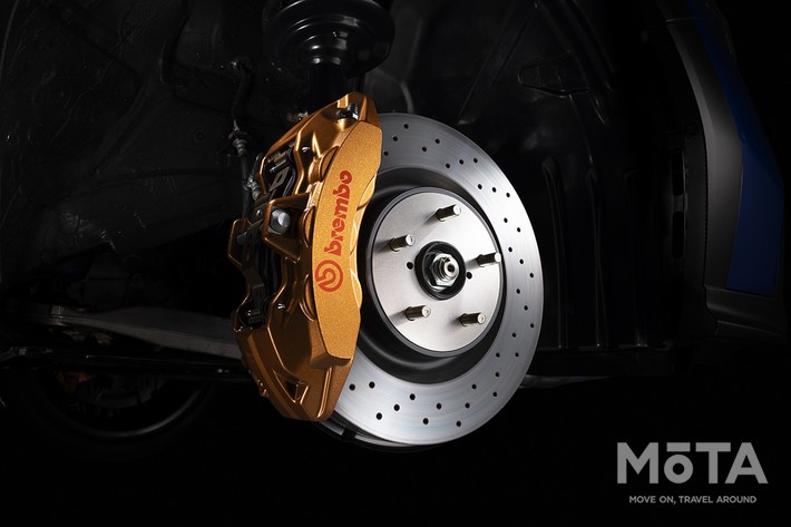 スバル WRX STI Sport#のブレンボ製フロント対向6ポットキャリパー