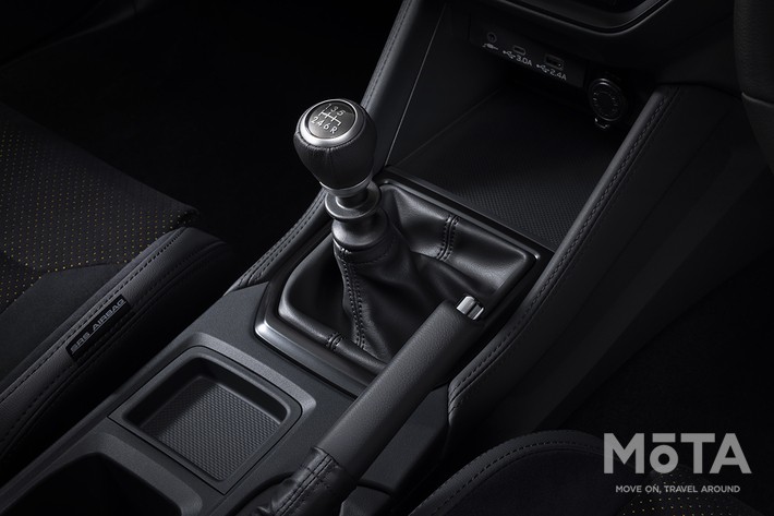 スバル WRX STI Sport#のシフトノブとハンドブレーキ