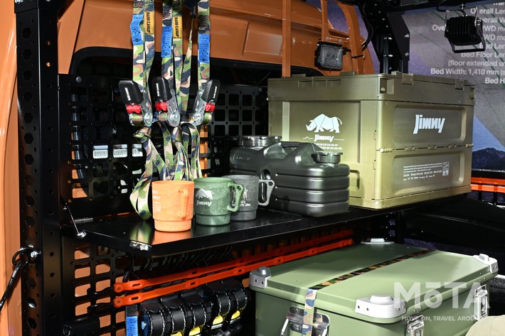 ［9/20］背面にはタクティカルパネルを装備し、小物を機能的に配置