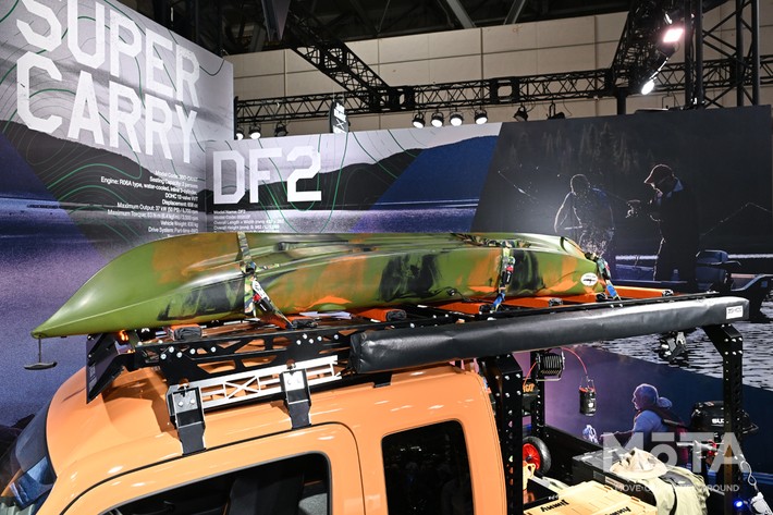 ［5/20］キャビン上部には長尺物のカヤックを積載。この安定感はフレーム構造ならでは