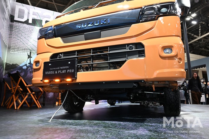 ［14/20］鮮やかなオレンジに黒いガード類が映える。山でも海でも目立つこと間違いなし