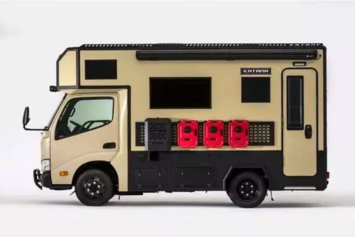 今までに見たことがない”キャンピングカー『KATANA』世界初公開
