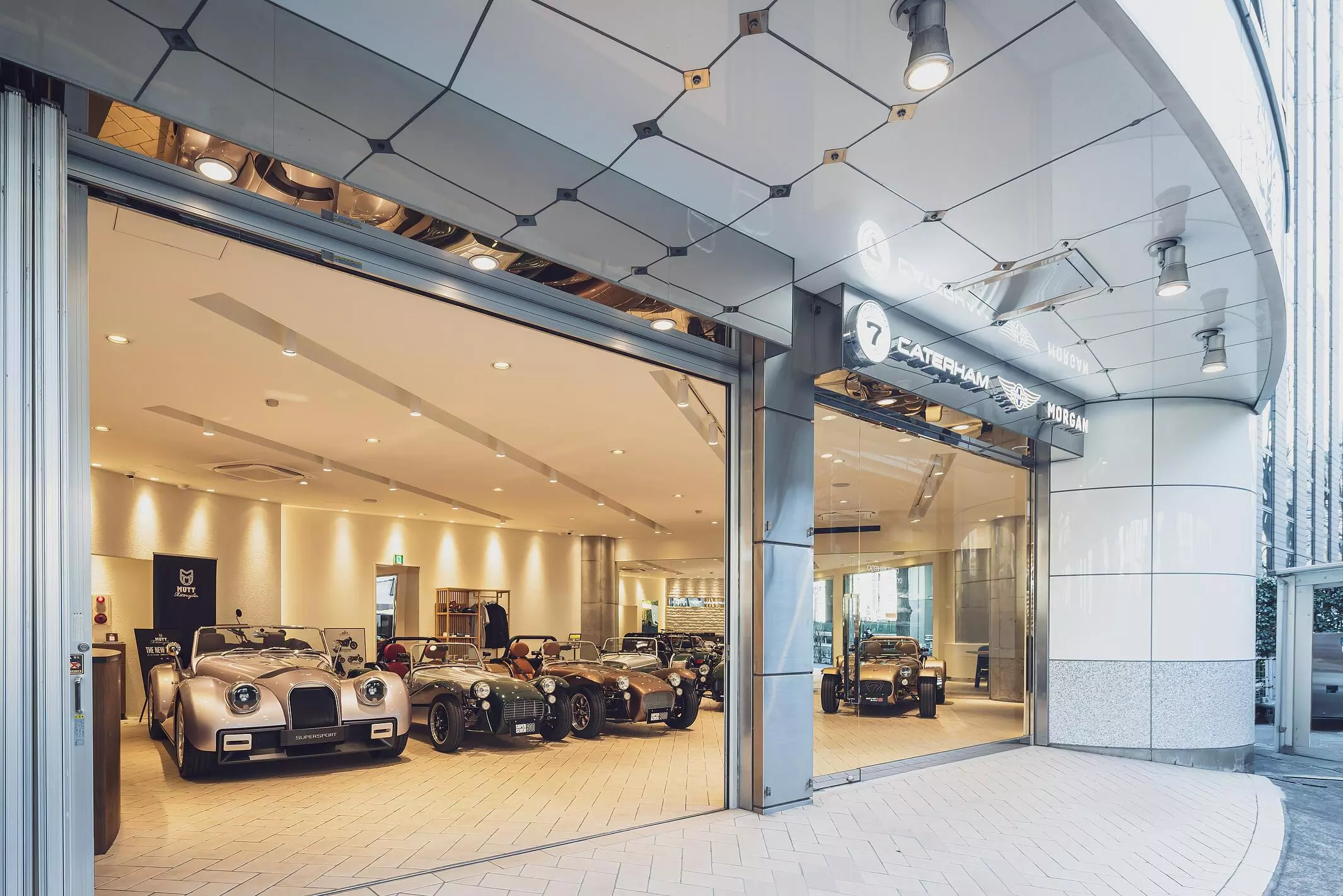ケータハム / モーガン、東京 青山に併売旗艦店を新規オープン|【業界先取り】業界ニュース・自動車ニュース2026国産車から輸入車まで【MOTA】
