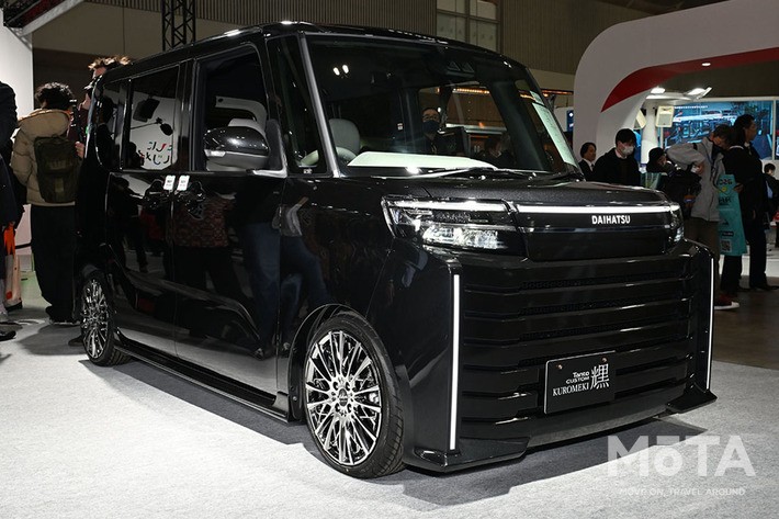 ダイハツ タントカスタムクロメキのフロントビュー