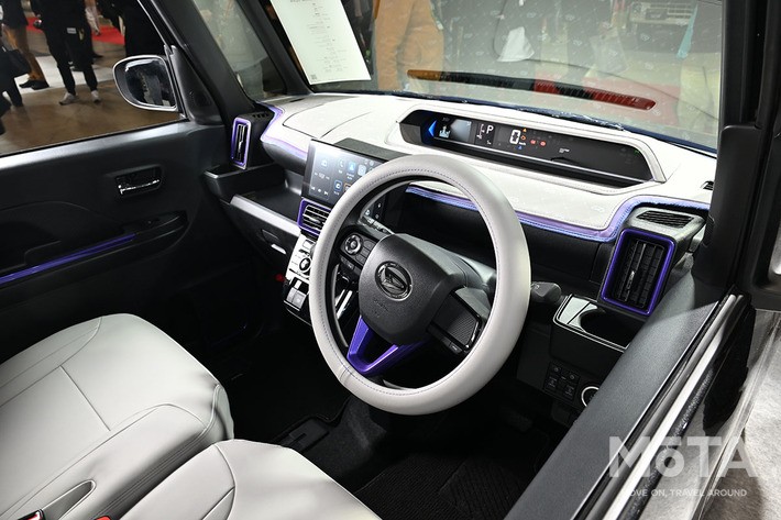 ダイハツ タントカスタムクロメキのインパネ