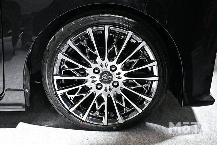 ダイハツ タントカスタムクロメキのアルミホイール