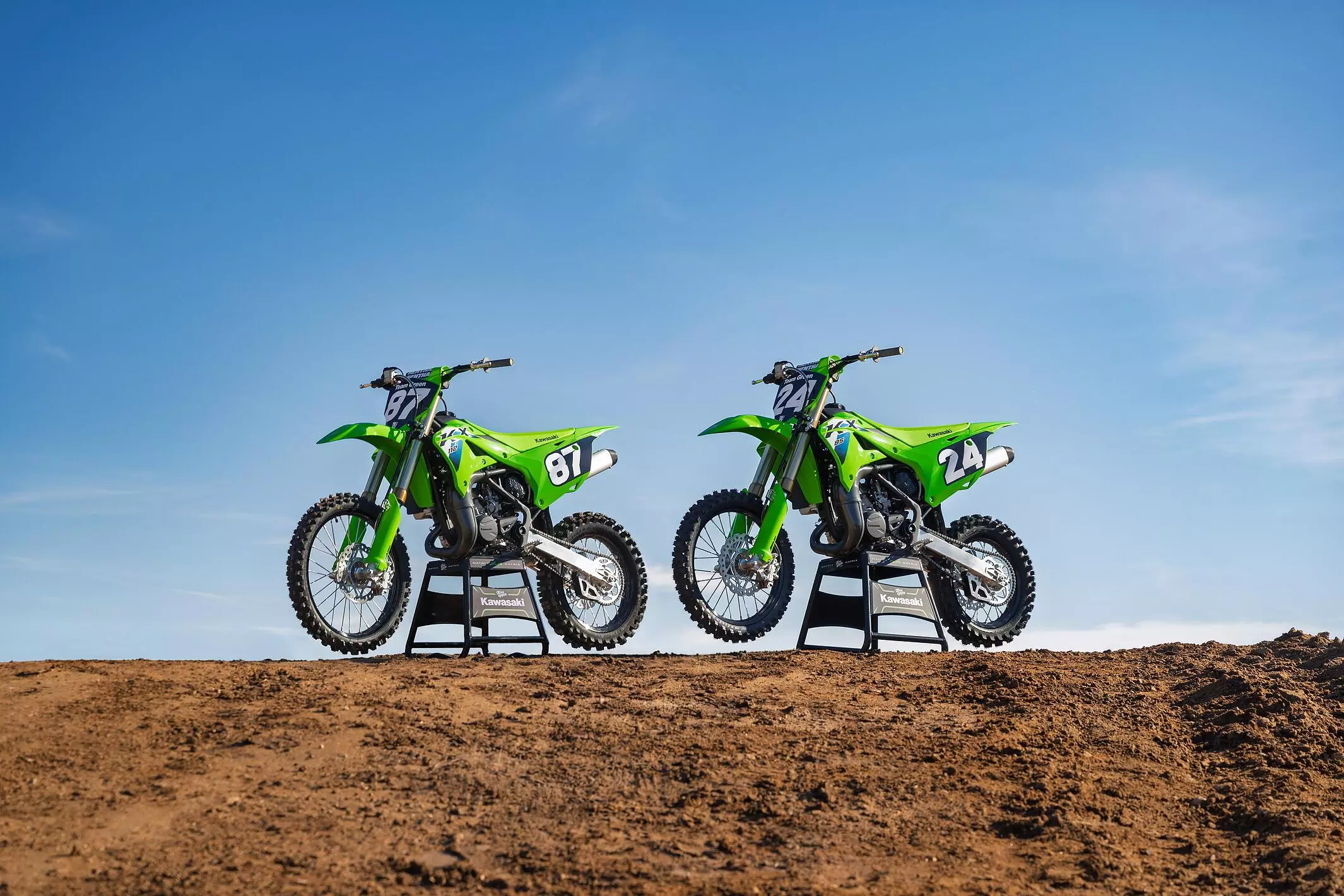 カワサキからヤングライダー向け本格モトクロッサー新型「KX112/KX85 