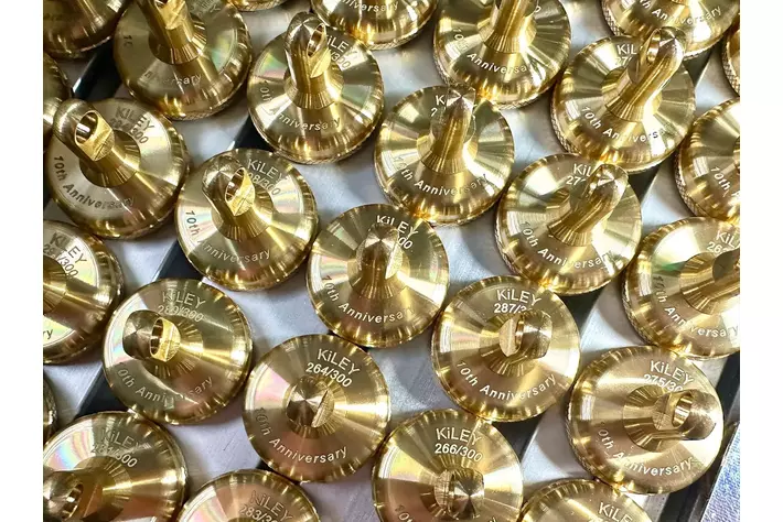 KiLEY】人気のアイライト・コインリフレクターを真鍮で製作。「真鍮