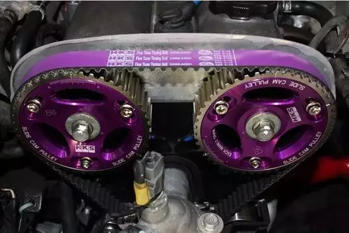 パープル クラシックカー エンジン付き HKS×NISSEI、クラシックカー（旧車）向けパーツ開発・製作の取り組みを