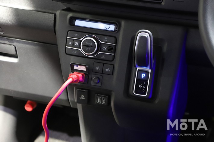 ダイハツ e-アトレーのAC100V・1500Wのアクセサリーコンセント