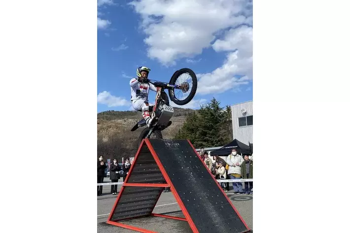 ⭕❌トライアル スタジアムをバイクが走る！！「世界で活躍するトライアルライダー