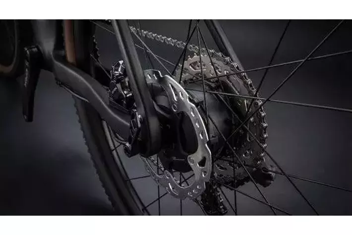 日本発ブランド。11.7kgフルカーボン電動グラベルバイクが「CYCLE MODE