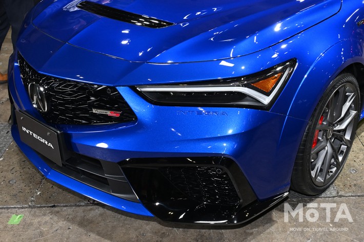 ［3/27］新型インテグラ 外観 フロントフェイス：精悍な表情を演出するシャープなLEDヘッドライト