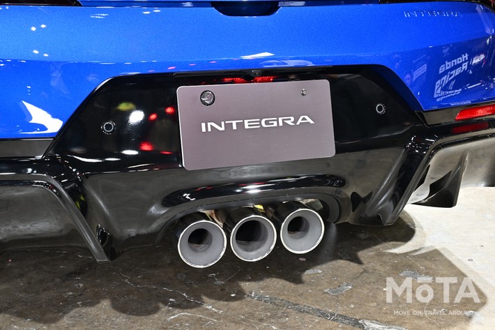 ［16/27］新型インテグラ 外観 マフラー：センター3本出しのエキゾーストパイプによる圧倒的な迫力