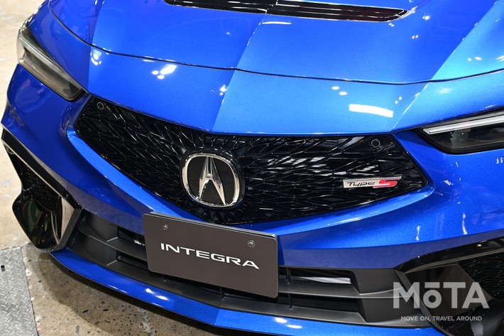 ［6/27］新型インテグラ 外観 エンブレム：フロントマスクのアクセントとして輝くタイプSのマーク