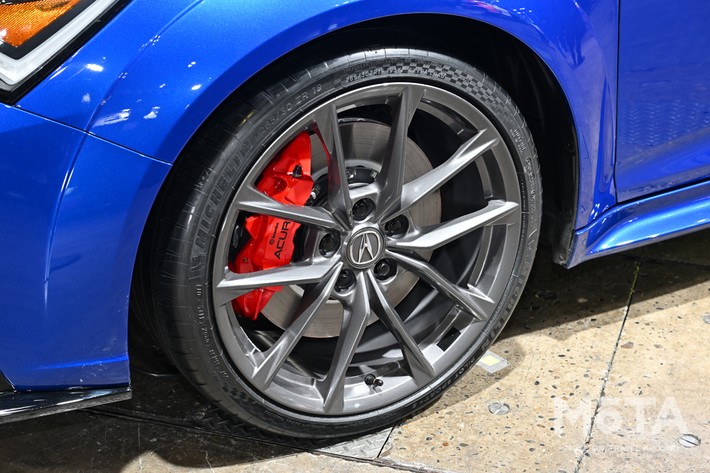 ［9/27］新型インテグラ 外観 ホイール：足元を引き締める19インチのシャークグレー塗装