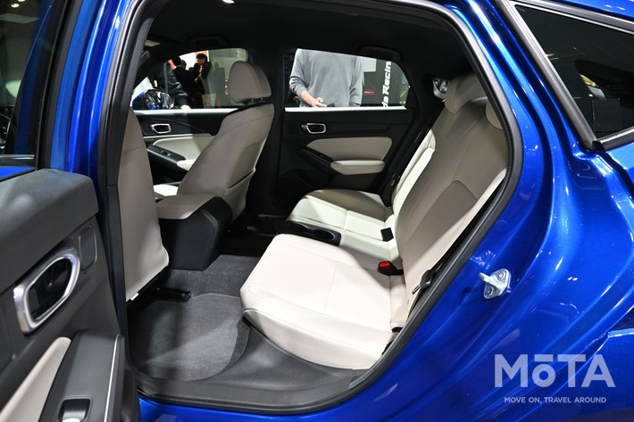 ［25/27］新型インテグラ 内装 足元空間：長時間のドライブも快適に過ごせる十分な後席スペース