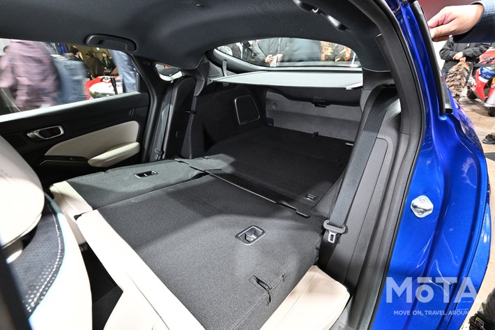 ［26/27］新型インテグラ 内装 ラゲッジルーム：ハッチバック形状を活かした広く使い勝手の良い荷室空間