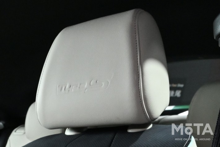 ［23/27］新型インテグラ 内装 ヘッドレスト：特別感を演出するエンボス加工のType Sロゴ