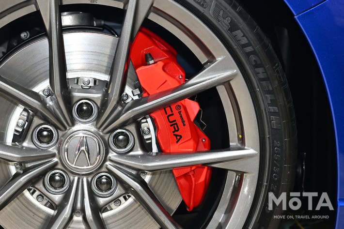 ［10/27］新型インテグラ 外観 ブレーキキャリパー：強力な制動力を予感させるレッド塗装のBrembo製キャリパー