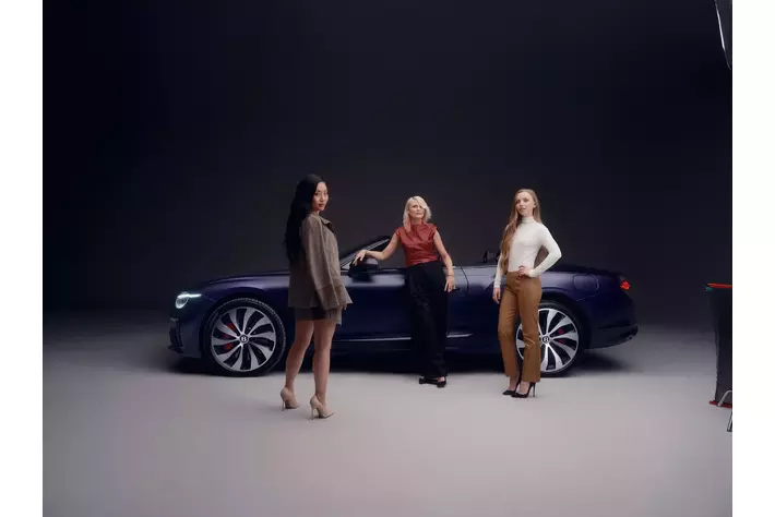 音楽界で活躍する3人の女性がデザイン特別仕様のコンチネンタル GTCを発表