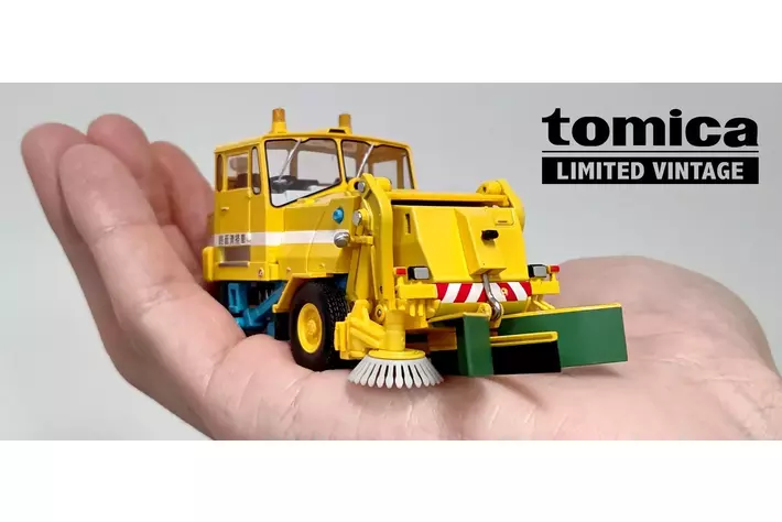 トミカリミテッド ヴィンテージ最多の可動ギミック！世界的に珍しい「三輪式道路清掃車」をミニカーで商品化「東急　ＳＷ２Ｚ２　道路清掃車」２０２６年８月発売