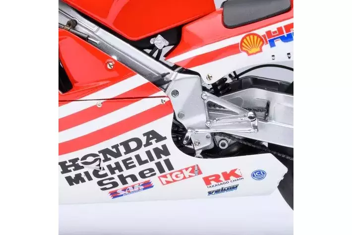 バリバリ伝説』の名マシンが立体化！巨摩 郡のNSR500が1/12スケールで