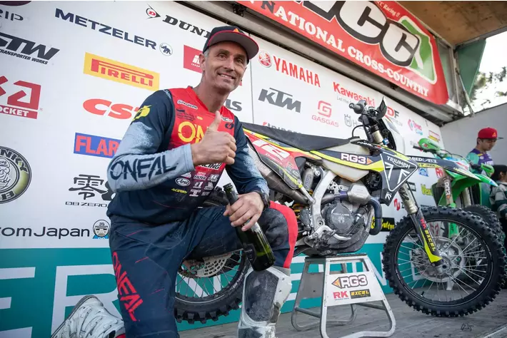 ステファン・グランキスト、JNCC第2戦「ノースショアトマホーク徳島にてトライアンフ TF-250Eを駆って総合優勝 TF 250-Eが大排気量勢を圧倒、国内レース初勝利を達成