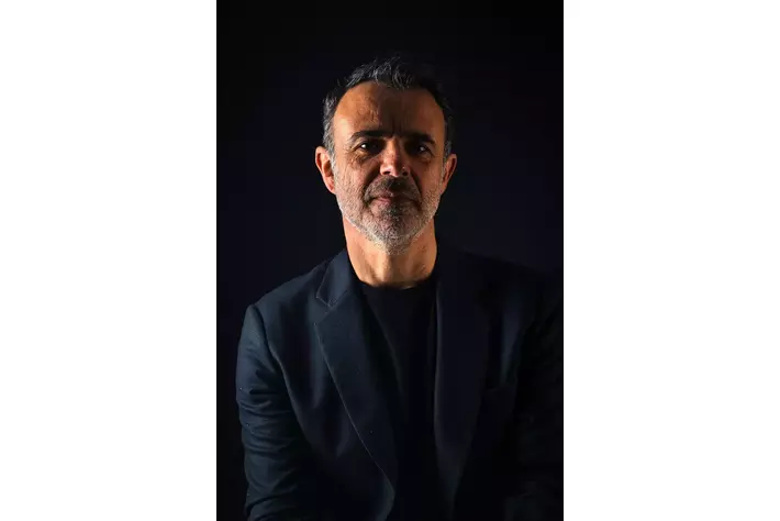 ALCANTARA(R)のデザイン・アンバサダーにマテリアルとCMFデザインの第一人者、クリス・レフテリが就任