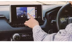 「ナビが古いまま我慢していませんか？」たった15,840円で“今どき車”にアップグレード｜動画・地図・音楽・アプリも自由に使える快適ドライブへ