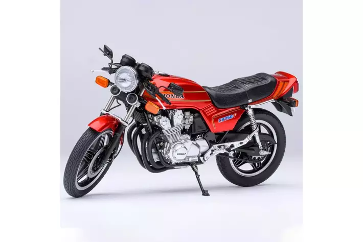 『バリバリ伝説』の名マシンが立体化！オートアート「Honda CB750F 巨摩 郡」”東京モーターサイクルショー2026”で展示・販売！