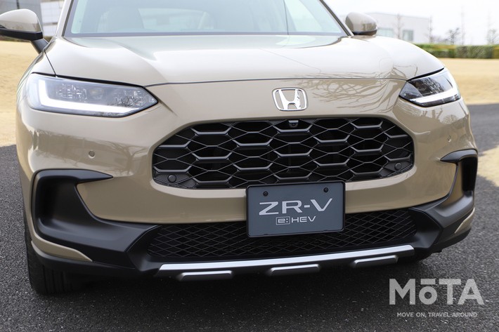 ［3/32］ホンダ 新型ZR-V クロスツーリング 外観 グリル：立体的なハニカムパターンが個性を主張するバンパーまわり
