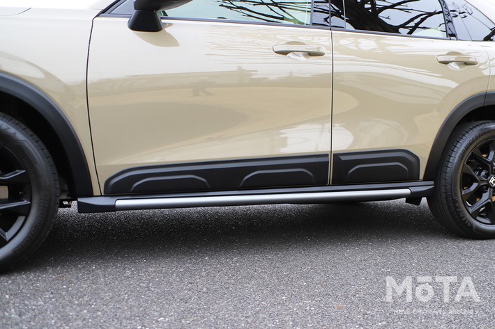 ［5/32］ホンダ 新型ZR-V クロスツーリング 外観 サイドシル：ボディ下部に沿って装着されたプロテクター調ガーニッシュのディテール