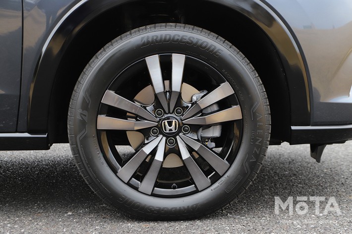 ［14/32］ホンダ 新型ZR-V ブラックスタイル 外観 足まわり：ベルリナブラックに切削クリアの輝きが映える専用18インチアルミホイール