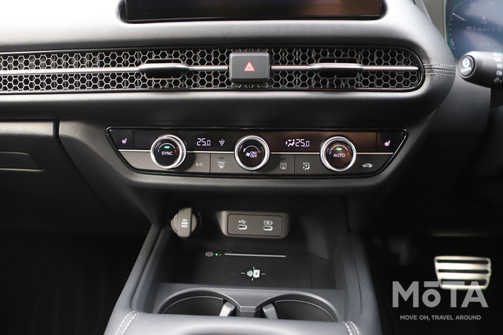 ［27/32］ホンダ 新型ZR-V ブラックスタイル 内装 エアコンパネル：直感的に操作しやすい物理ダイヤルを配置