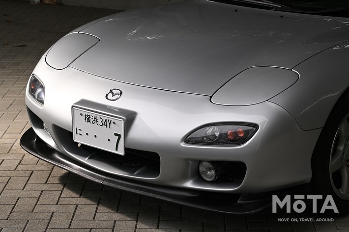 ［4/22］マツダ RX-7 外観 バンパー：すっきりとしたデザインのエアインテーク周辺