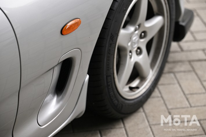 ［6/22］マツダ RX-7 外観 フロントフェンダー：タイヤを覆う豊かな膨らみ