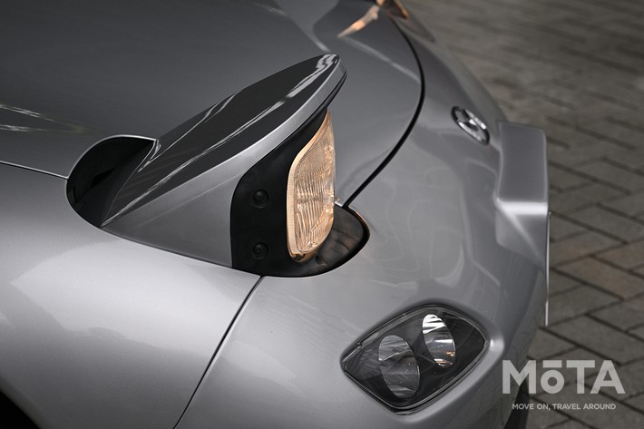 ［3/22］マツダ RX-7 外観 リトラクタブルヘッドライト：特徴的な開閉式のライトユニット