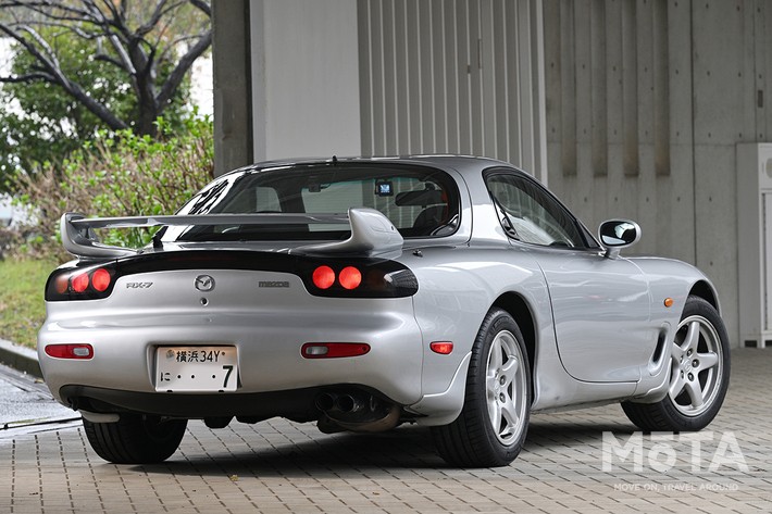 ［10/22］マツダ RX-7 外観 リア：フェンダーの力強い張り出しが強調される造形