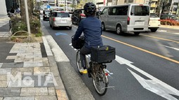 自転車 走行シーン