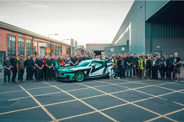 新型スーパースポーツのダイナミックな走りを描いた映像作品「Supersports: FULL SEND」撮影の裏側を公開