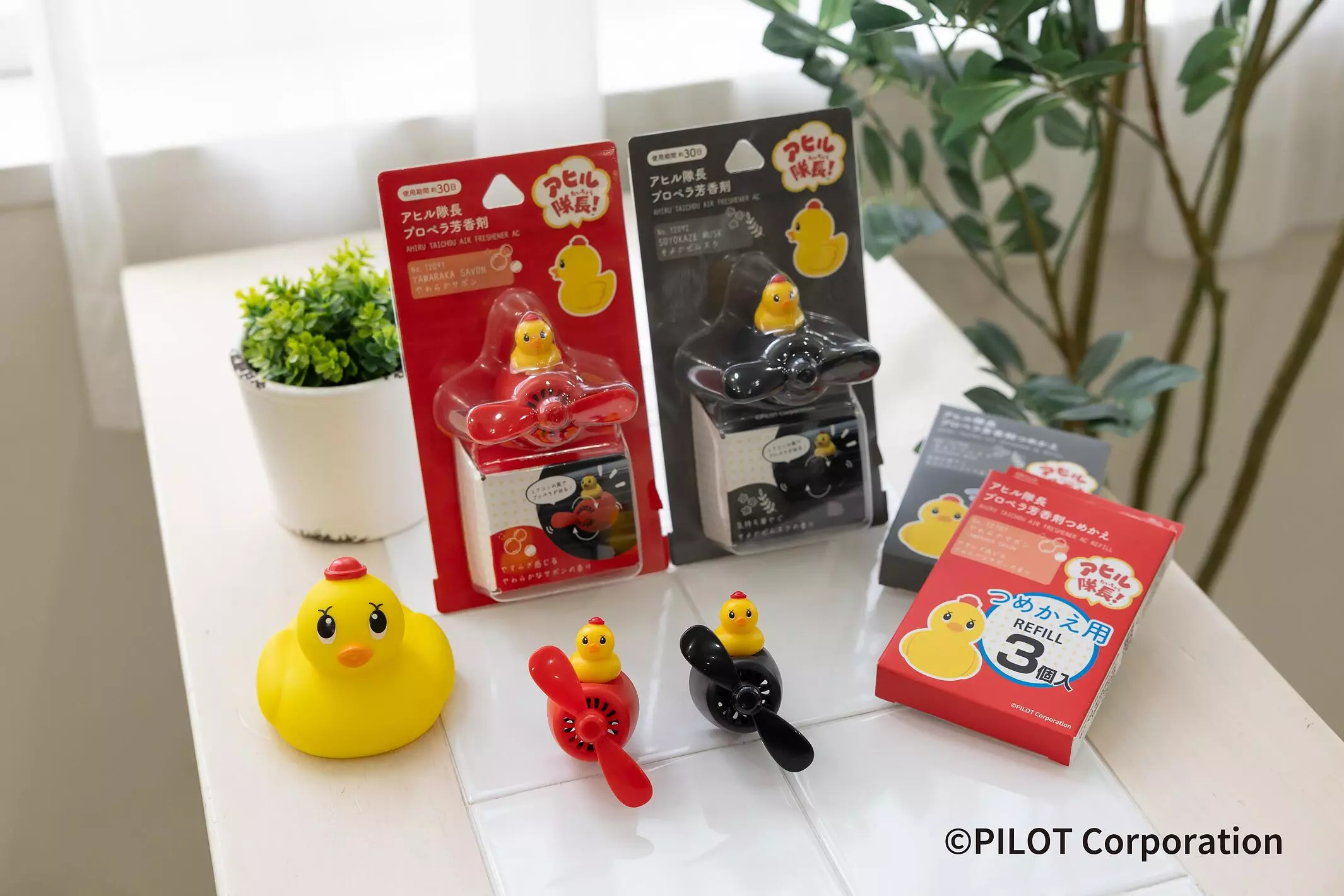 マルコ(ポルコ)さま専用アヒル隊長3匹セット!!! アヒル隊長とくるまにポピーのコラボ「アヒル隊長プロペラ芳香剤」が