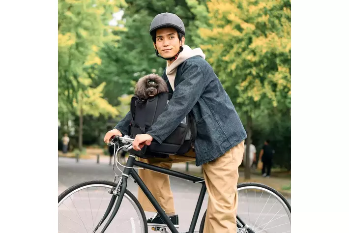 ペットキャリー初(※1)、自転車への取り付けとリュック使用を シームレスに切り替えられる「自転車用ペットリュック」新発売