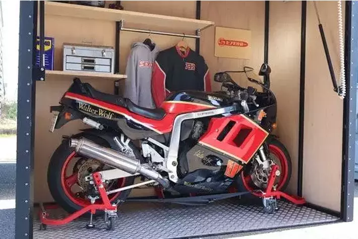 名古屋モーターサイクルショー実物初公開】駐車場1台分で“夢の6輪生活