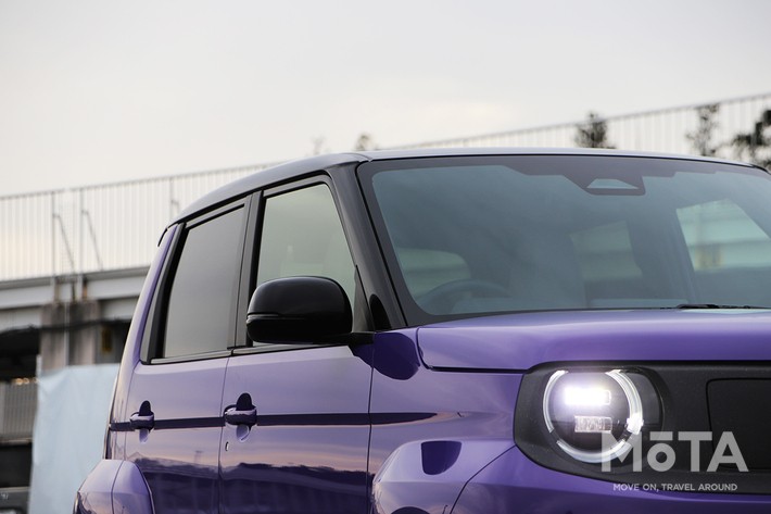 ［3/27］ホンダ 新型スーパーワン 外観 フロント：ピラーやルーフ、ドアミラーをブラックで塗り分けた2トーン仕様のボディ