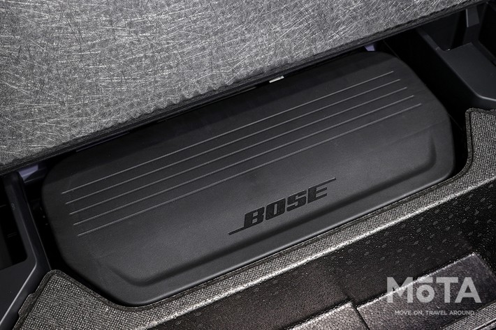 ［24/27］ホンダ 新型スーパーワン 内装 オーディオ：荷室床下に配置された13.1Lの専用サブウーファーにより、車内全体へコンサート会場のような重低音を響かせるBOSE製システム