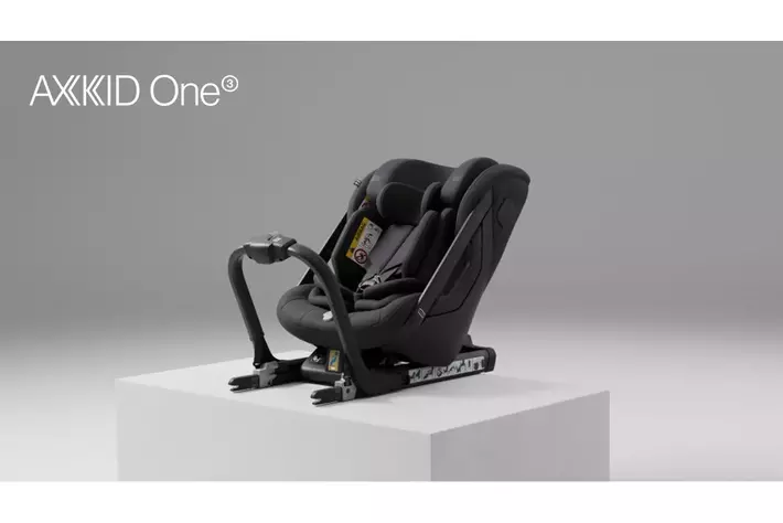 日本初※ 新生児から7歳まで“後ろ向き”で使えるチャイルドシートAXKID「One+3」Makuakeにて先行公開へ