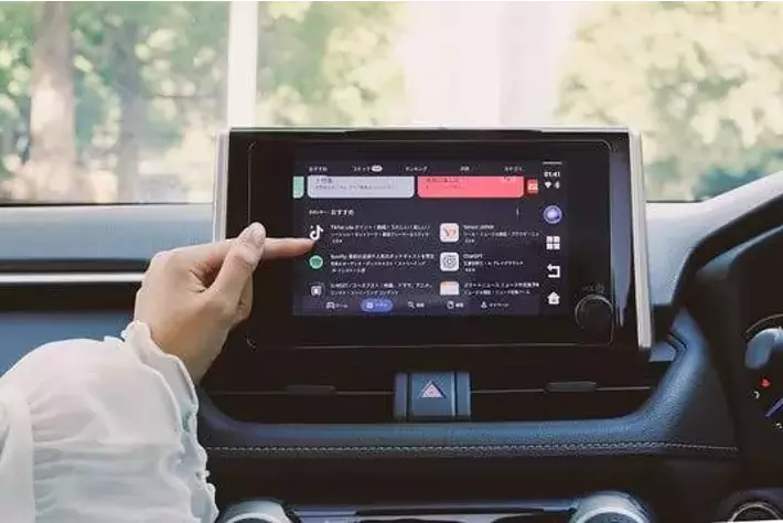車はそのまま、体験だけ次世代へ--ナビ・動画・音楽を1台に集約する