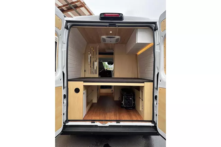 フィアット・デュカト（Fiat Ducato）のフルカスタムキャンピングカー製作を本格開始