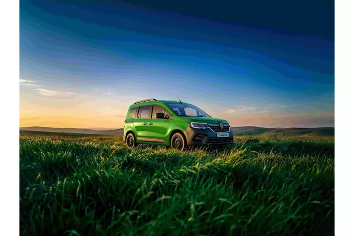 緑あふれる季節のフランスの森をイメージしたボディカラーの限定車　ルノー カングー クルール発表